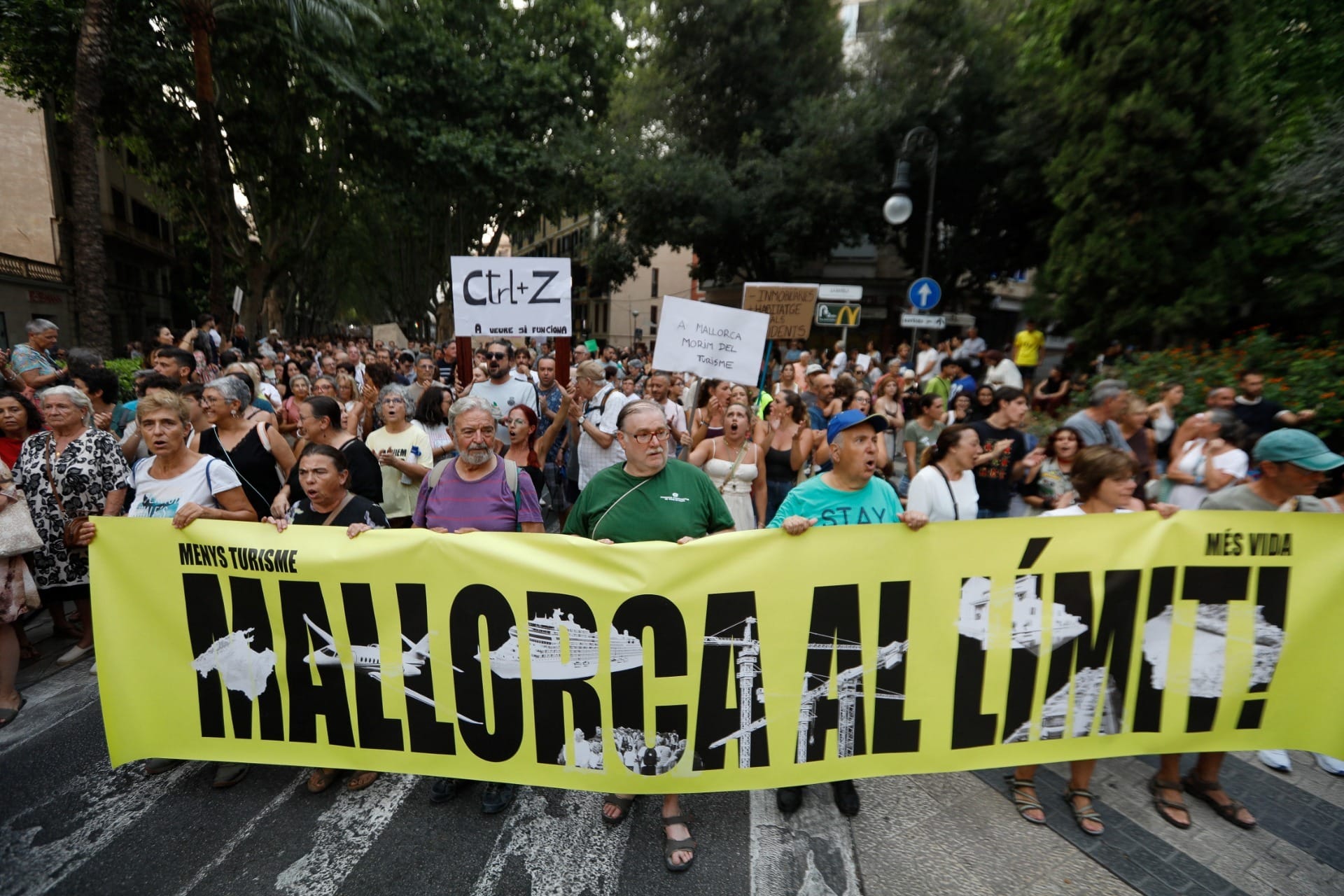 Protesto em ilha espanhola reacende debate sobre turismo em massa na Europa