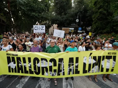 Protesto em ilha espanhola reacende debate sobre turismo em massa na Europa