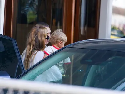Gisele Bündchen é flagrada com filho caçula, River, antes de deixar o RJ