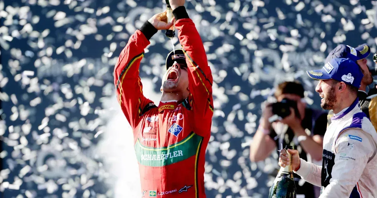 Lucas Di Grassi comemora conquista do título da Fórmula E