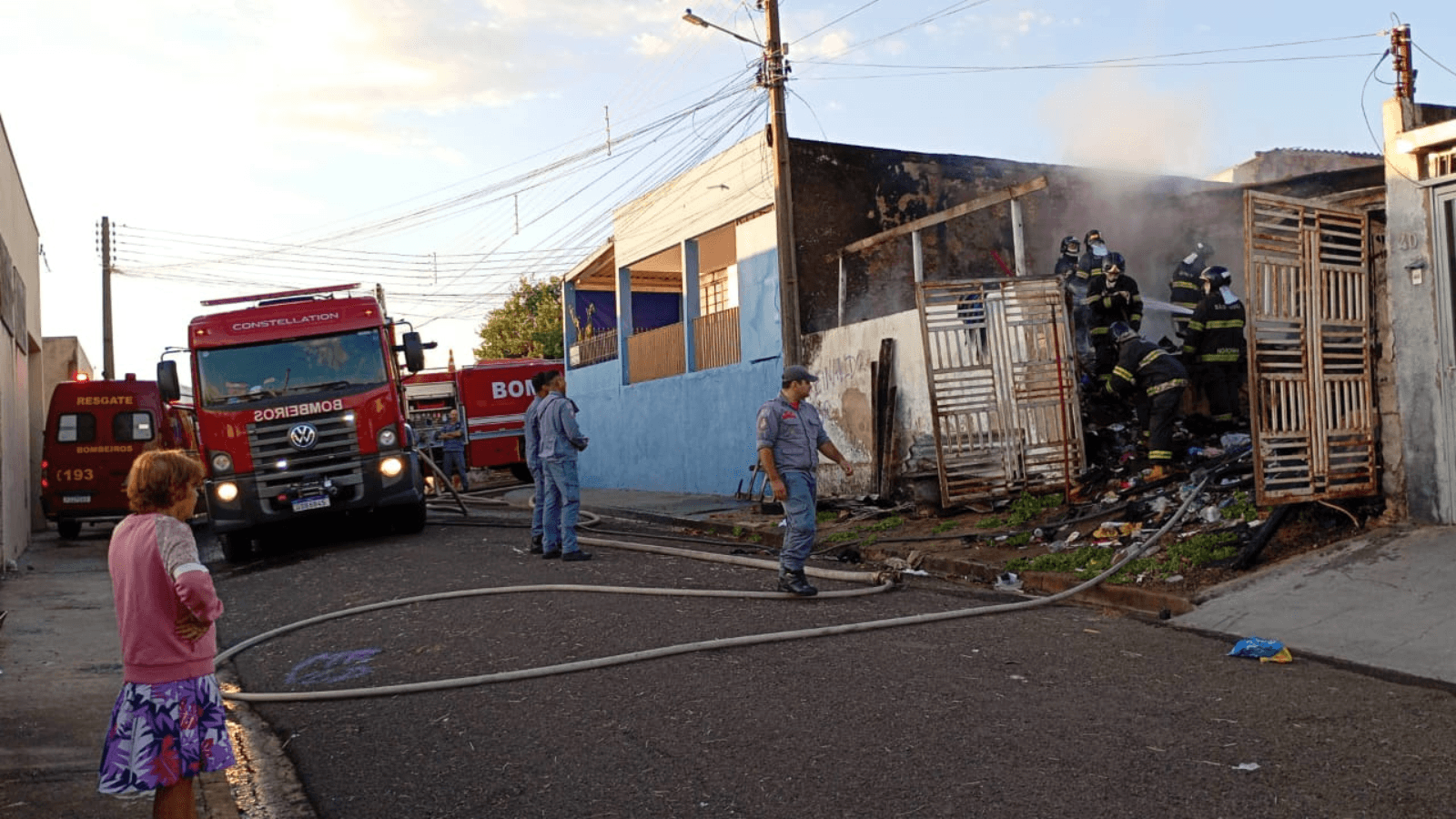 Casa é destruída por um incêndio na cidade de Presidente Prudente