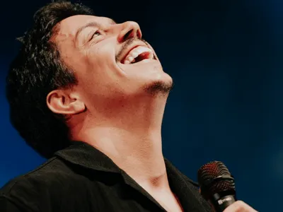 Humorista Renato Albani se apresenta em Campinas nesta quinta-feira (30)