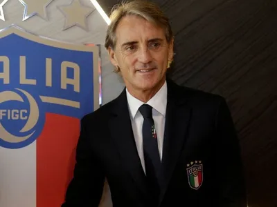 Mancini admite erro na saída e faz promessa em volta à seleção da Itália