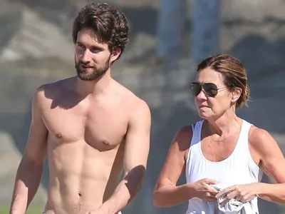 Adriana Esteves faz rara aparição com o filho, Felipe Ricca; conheça ator