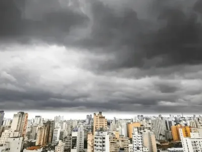 Ciclone-bomba provoca mudança radical no tempo em SP na noite desta quinta
