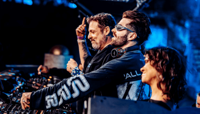 Alok encerrou seu set no Mainstage do Tomorrowland 2026 ao lado dos pais, os DJs Ekanta e Swarup