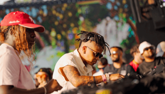 Curol durante seu B2B com Kitty Amor no palco Crystal Garden no primeiro final de semana de festival