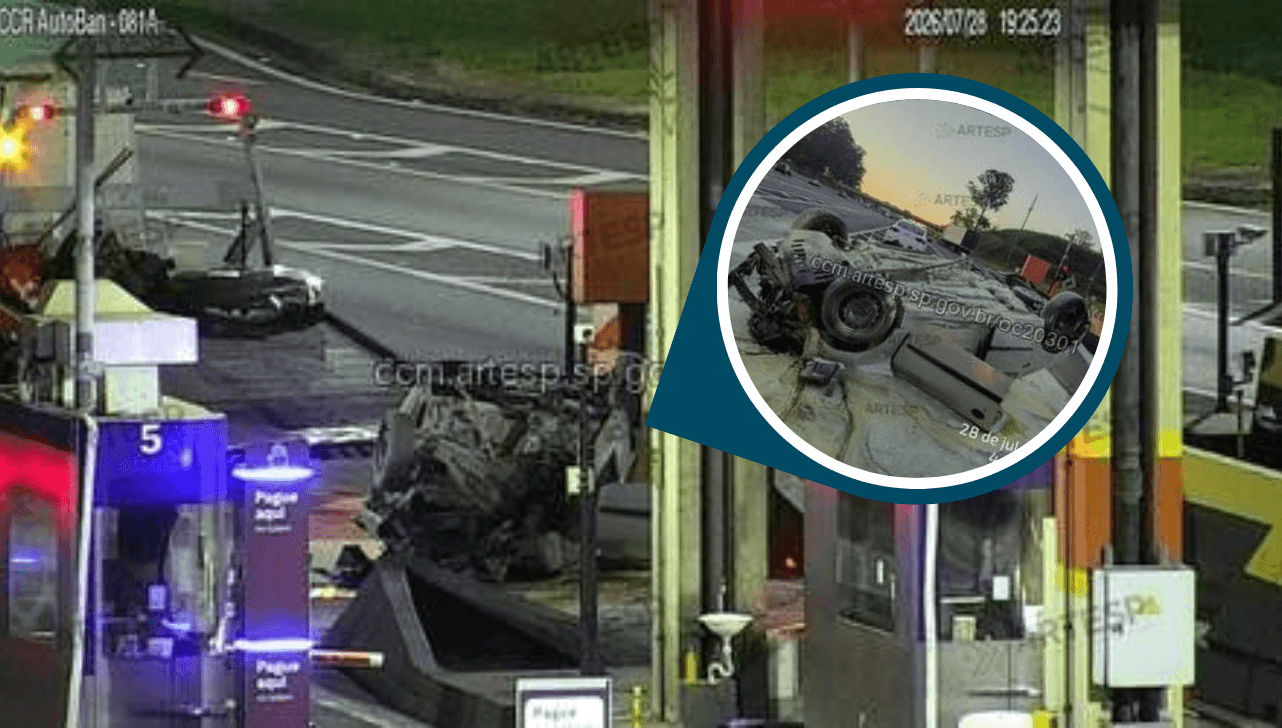Carro capota após bater em barreira que divide pista de pedágio em Valinhos