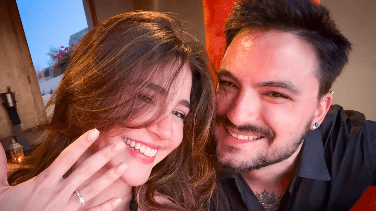 Felipe Neto pede namorada em casamento na Grécia: "Guardei o anel na cueca"
