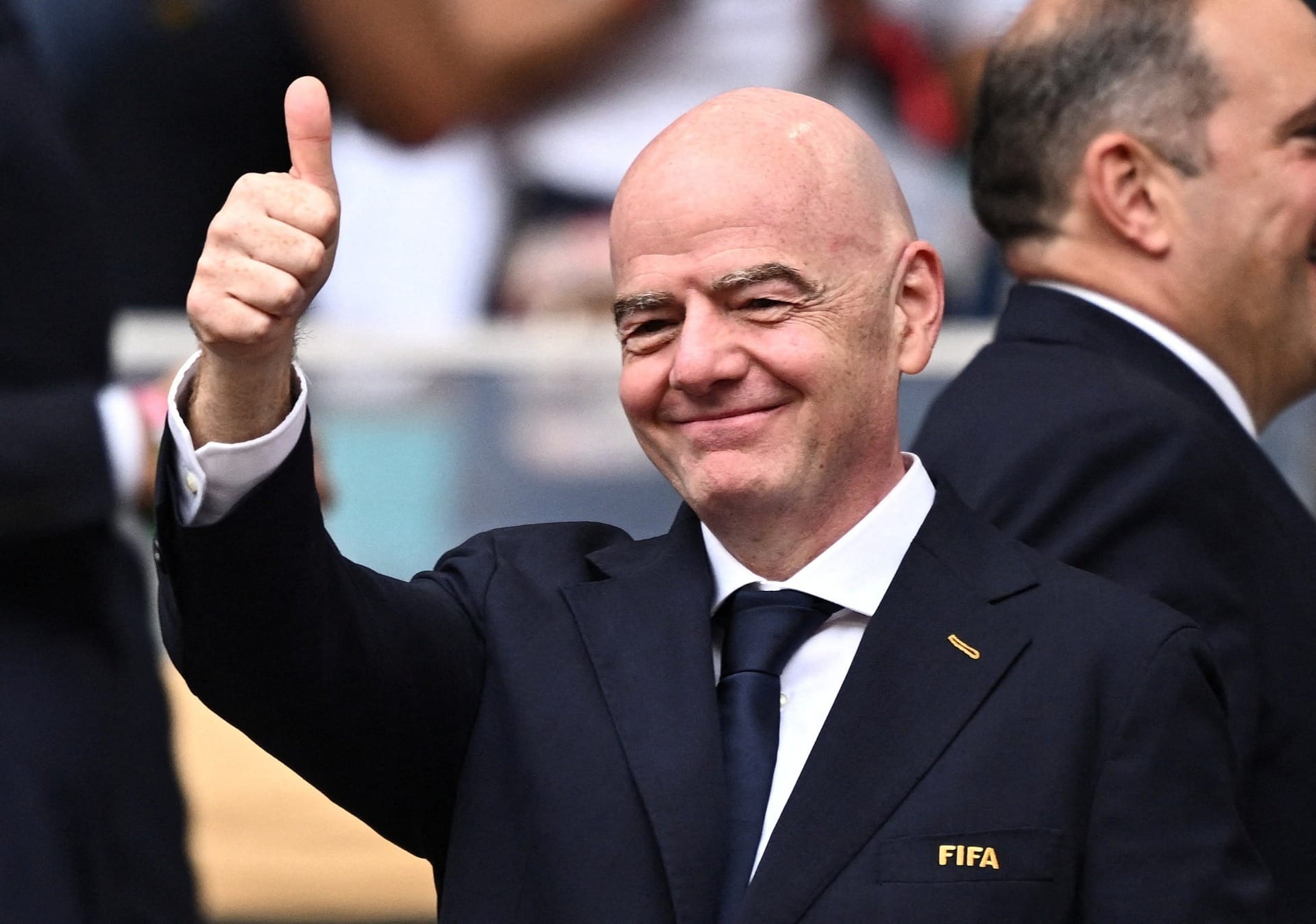Fifa dá prazo para federações votarem venda da Copa do Mundo; entenda