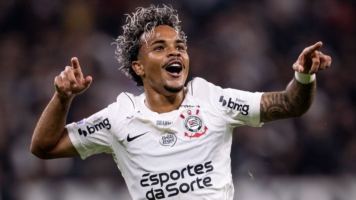 STJD denuncia Kaio César, do Corinthians, por "ato hostil" contra o Bahia