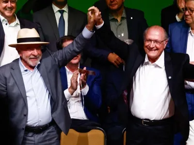 Alckmin é oficializado na chapa de Lula: 'Pátria é união, não entreguismo'