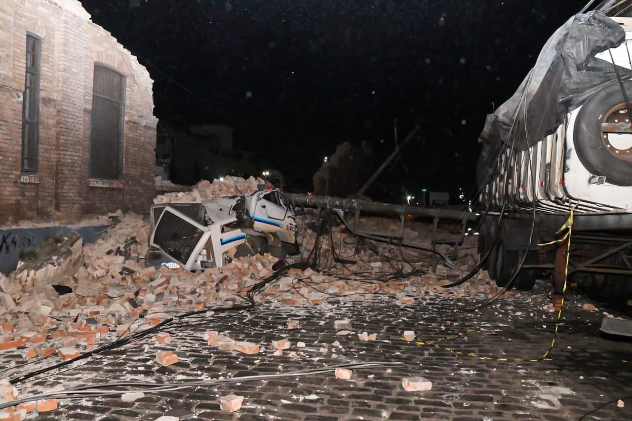 SP tem 3 mortes após ventos de 100 km/h; Defesa Civil emite alerta severo