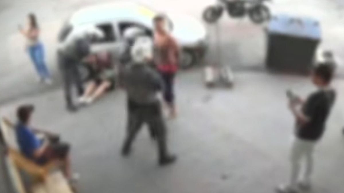 Polícia investiga PM que agrediu mulher com criança no colo em SP