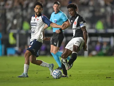 Vasco marca no fim, vence Medellín e está nas oitavas da Copa Sul-Americana
