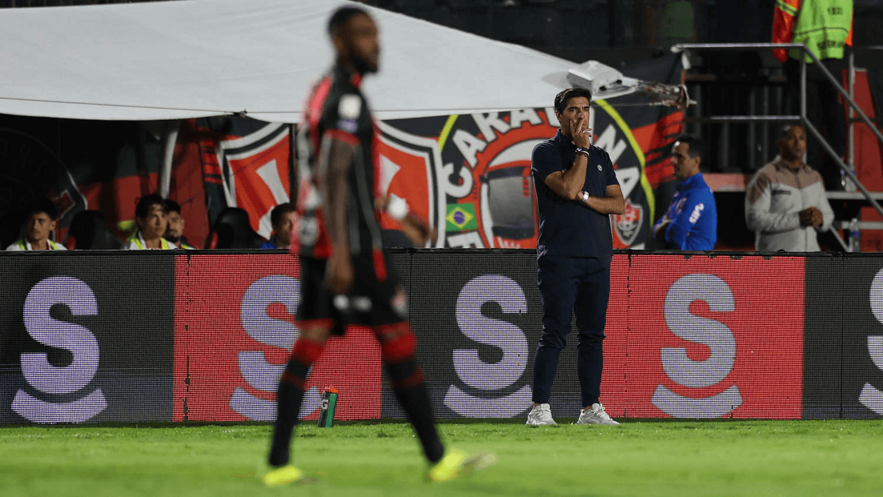 Vitória rebate declaração de Abel Ferreira sobre Luan Cândido