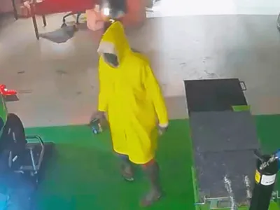 Três homens são presos por roubo a uma concessionária de motocicletas