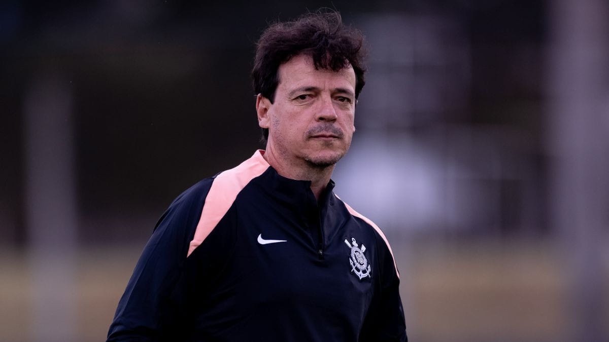 Diniz detona gramado da Arena Corinthians após empate com o Athletico