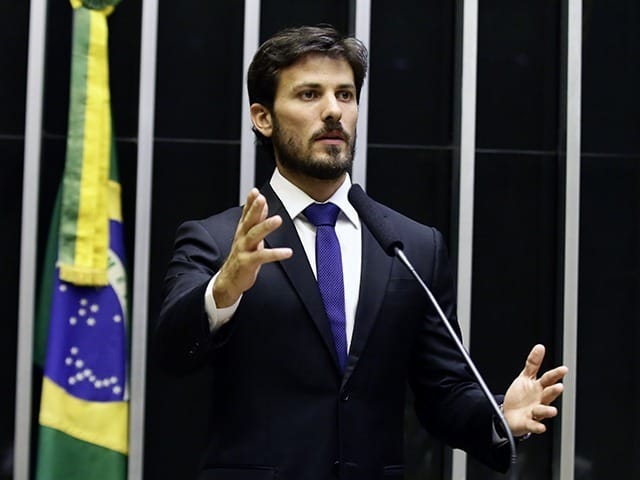 Ex-secretário rompe com grupo de Zema e articula se lançar ao governo de MG - QTU Questões do Universo