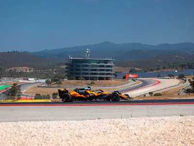 McLaren faz testes em Portimão antes da pausa de verão
