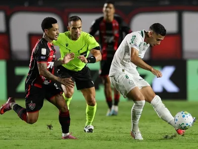 Vitória x Palmeiras: súmula revela justificativas do árbitro para expulsões