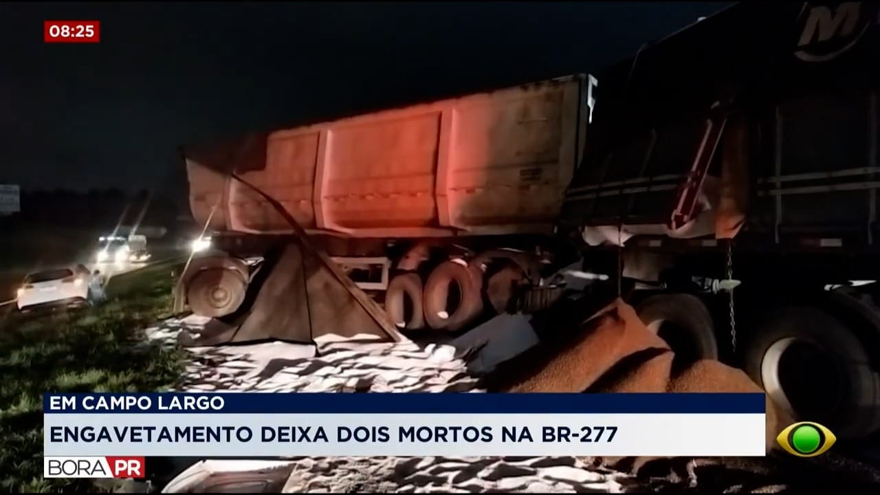 Batida entre caminhões mata duas pessoas e bloqueia a BR-277 em Campo Largo