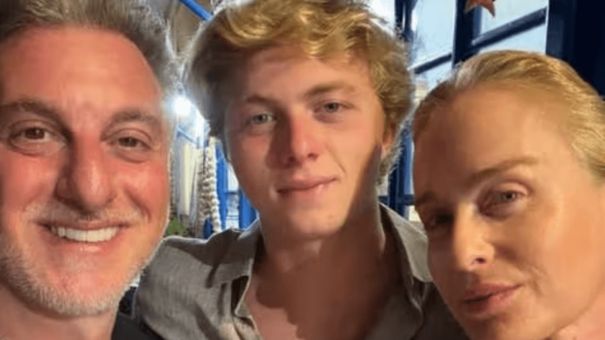 Quanto custa estudar na mesma faculdade do filho do Luciano Huck? - QTU Questões do Universo