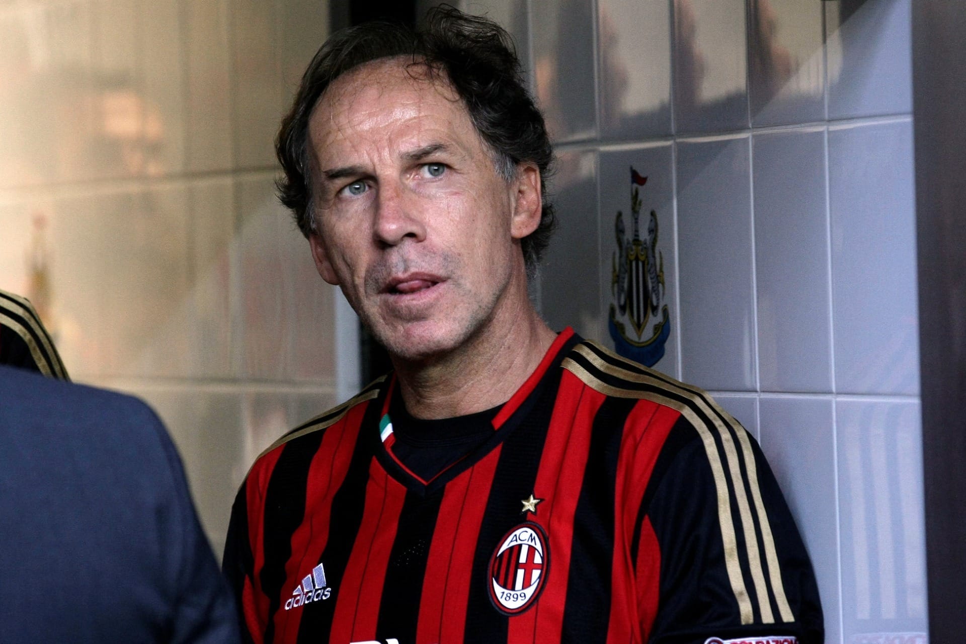 Carlo Ancelotti presta homenagem a Baresi: "Sempre será o meu capitão"
