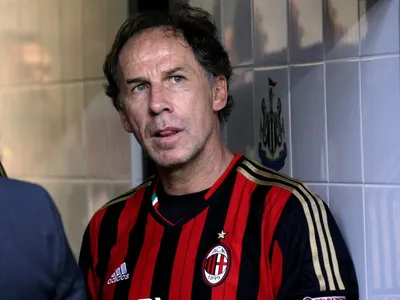 Carlo Ancelotti presta homenagem a Baresi: "Sempre será o meu capitão"