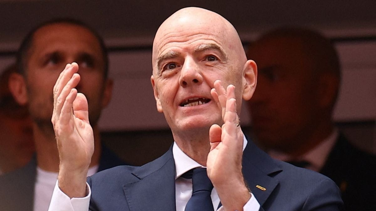 Diretor da Fifa se posiciona contra proposta de Infantino para vender Copa