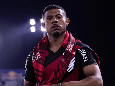 Polêmica familiar envolve lateral do Athletico e o Corinthians; entenda