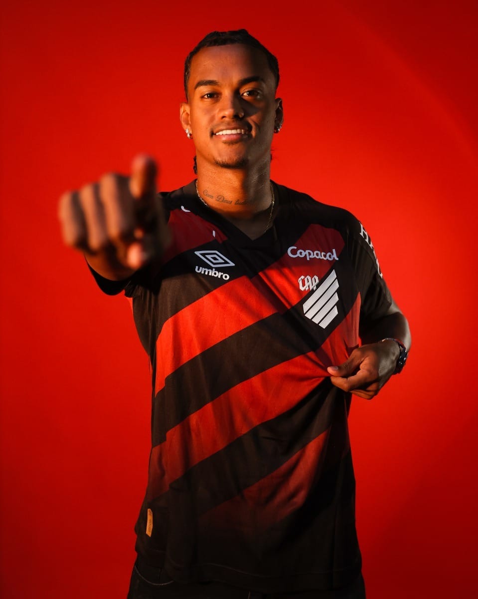 Athletico anuncia atacante colombiano Kerwin Vargas - QTU Questões do Universo