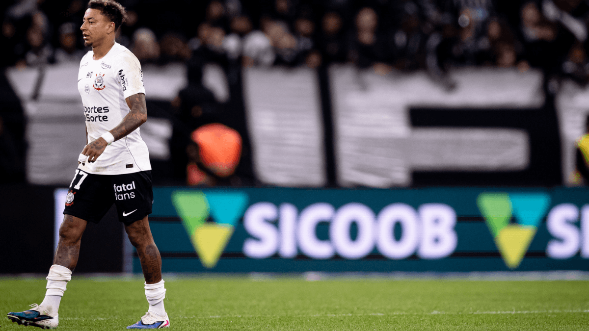 Gerente da arena do Corinthians dá prazo para corrigir falhas no gramado