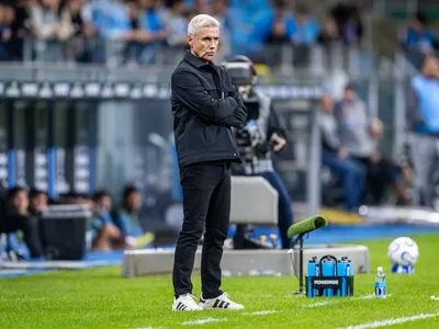 Torcida do Grêmio vaia Castro e pede Renato após eliminação para o Bolívar