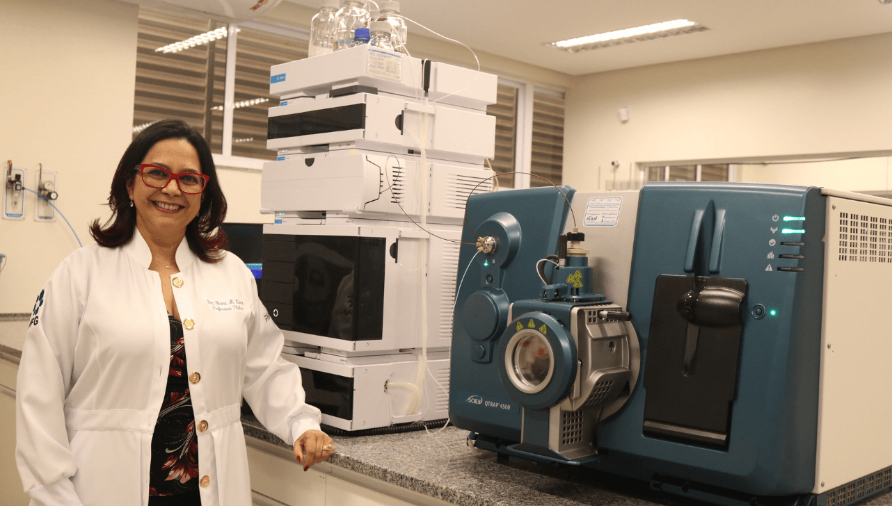 UFG e Cristália criam "esponja" que neutraliza drogas no sangue em 2 min - QTU Questões do Universo