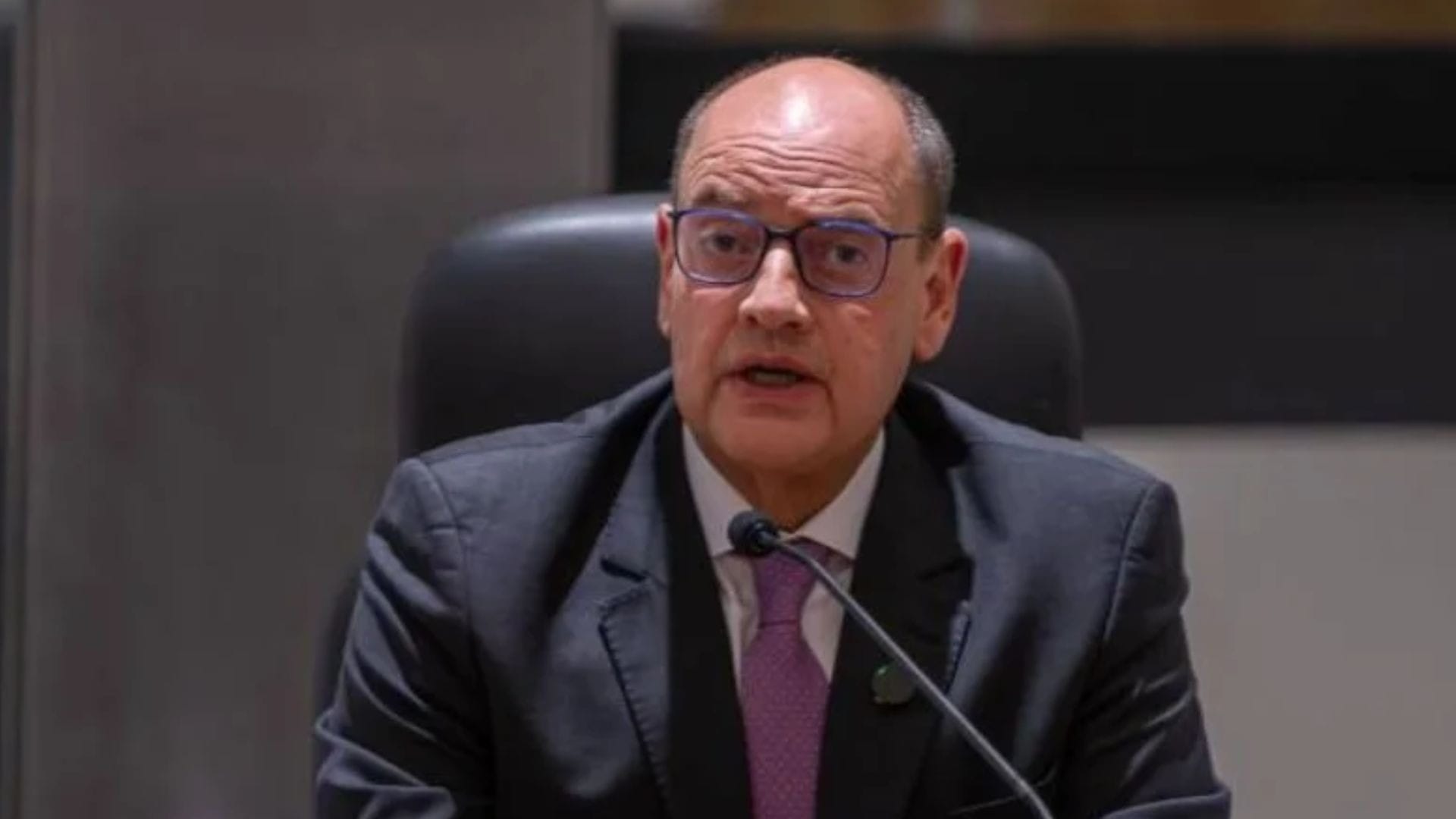 RJ exonera 6,1 mil comissionados e prevê economia de R$ 221 milhões