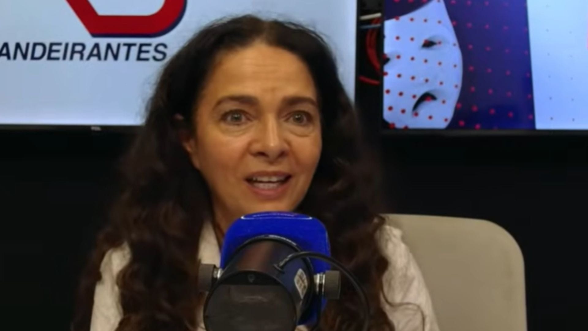 Com 63 anos, Claudia Ohana fala do culto à juventude: 