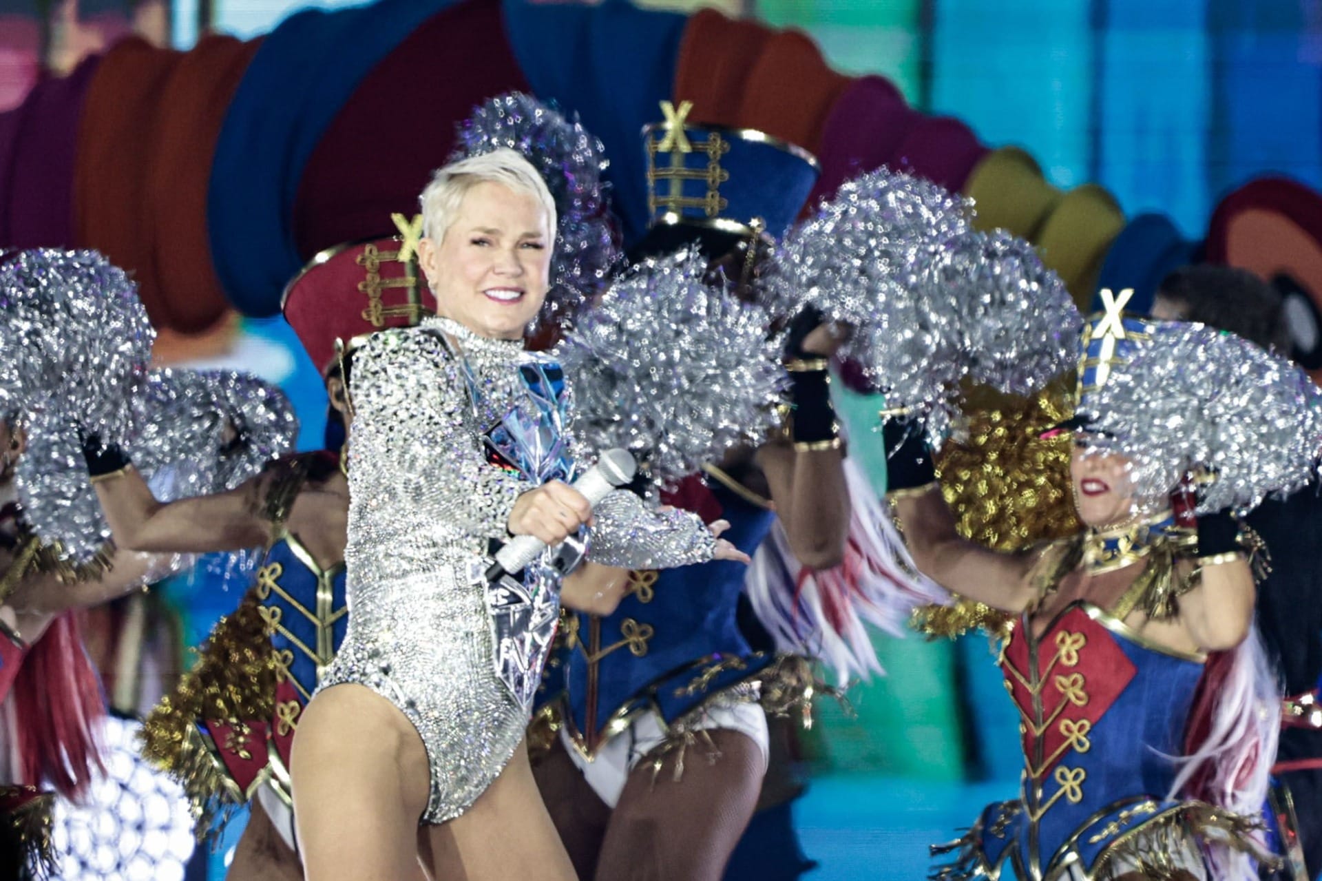 Em 2º show da turnê, Xuxa ironiza polêmica sobre virilha: "Não vão ver" - QTU Questões do Universo