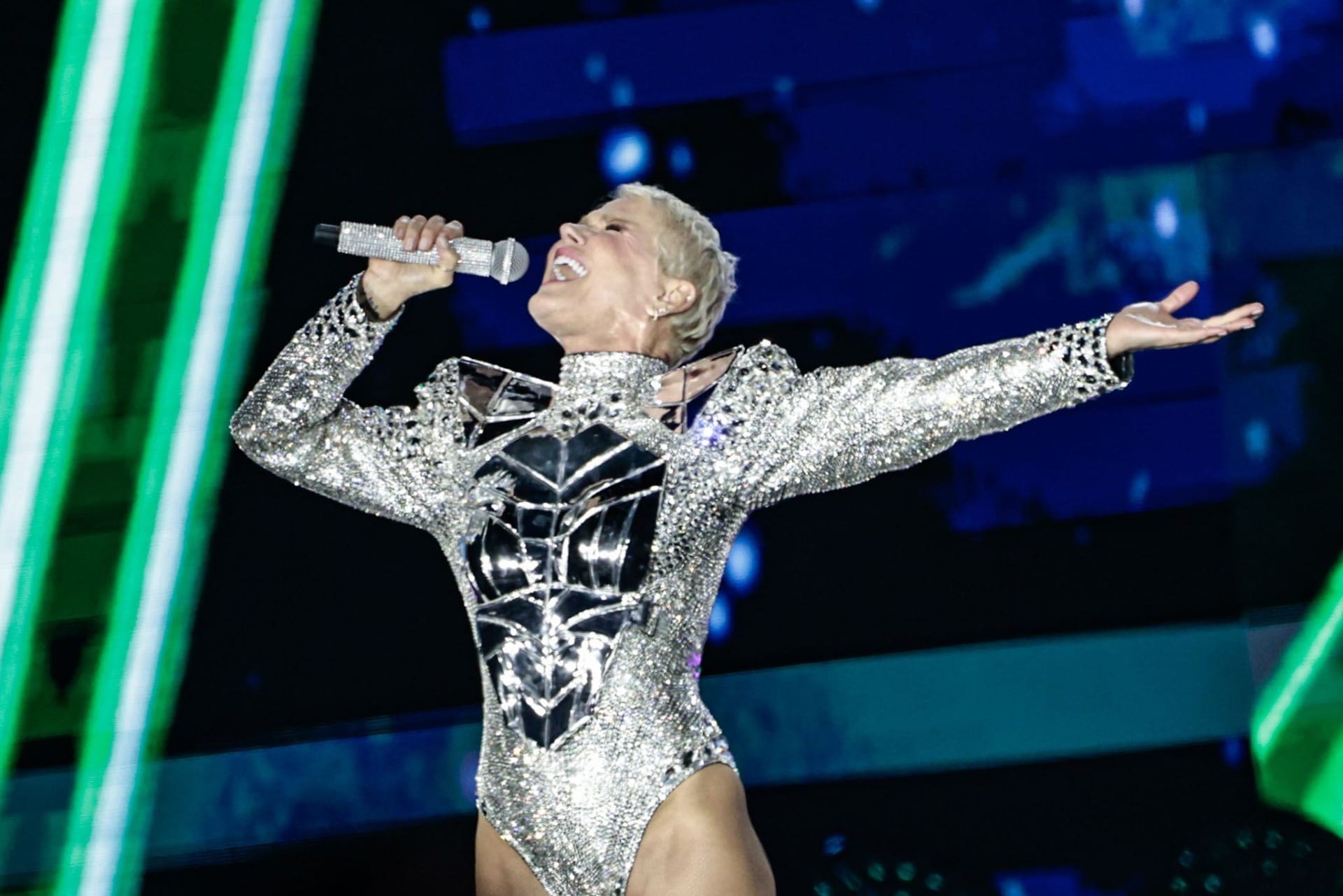 Após shows lotados em SP, Xuxa admite medo de fracasso: "Juro por Deus" - QTU Questões do Universo