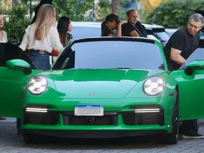 Boninho e Ana Furtado exibem carro milionário em churrascaria: saiba valor!