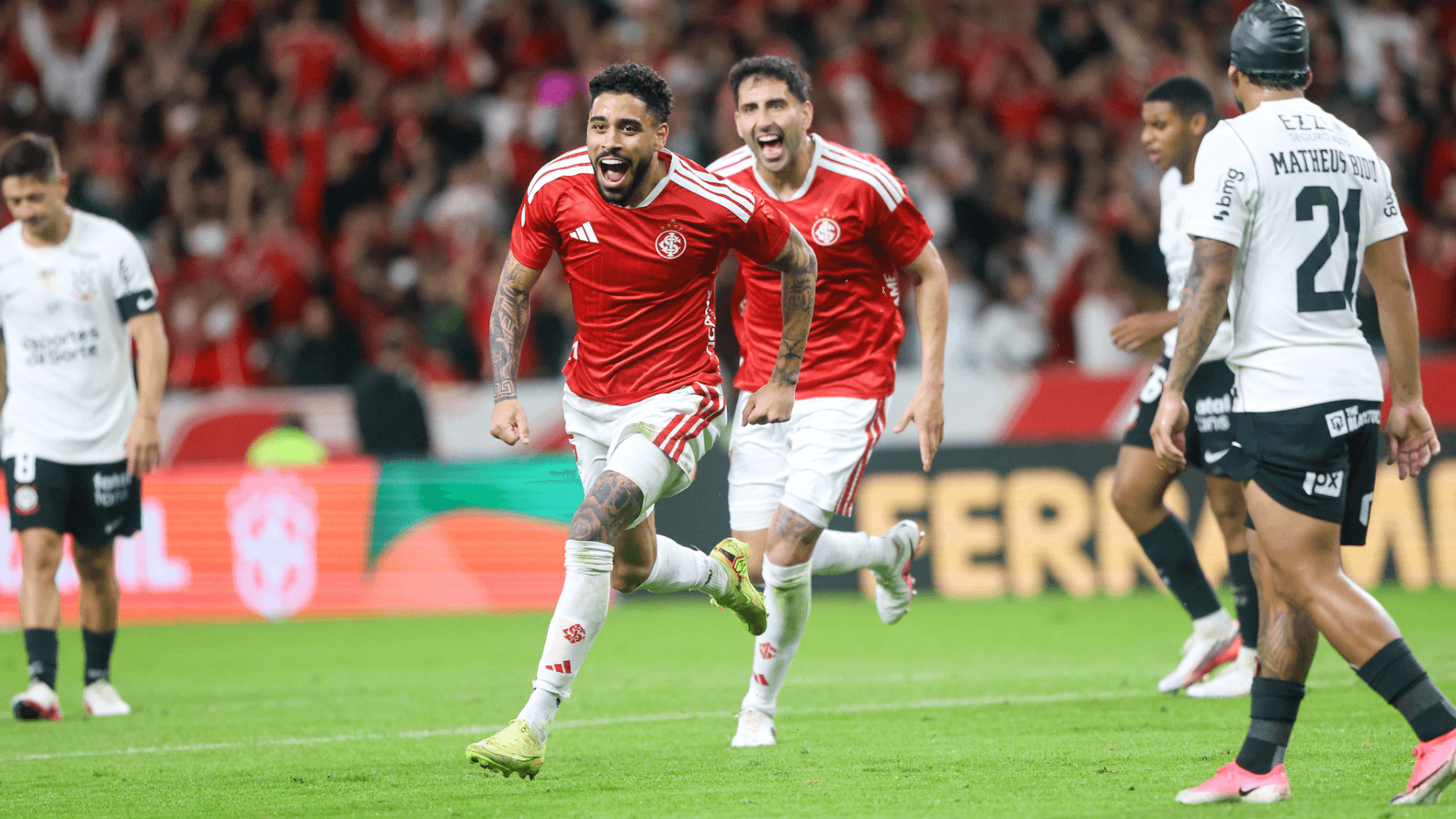 Lateral vibra com 1º gol pelo Inter e diz que time 