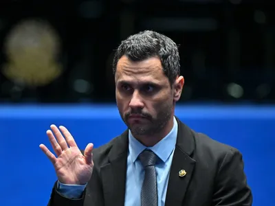 Cleitinho abre mão de disputa pelo governo de Minas por 'questões pessoais'