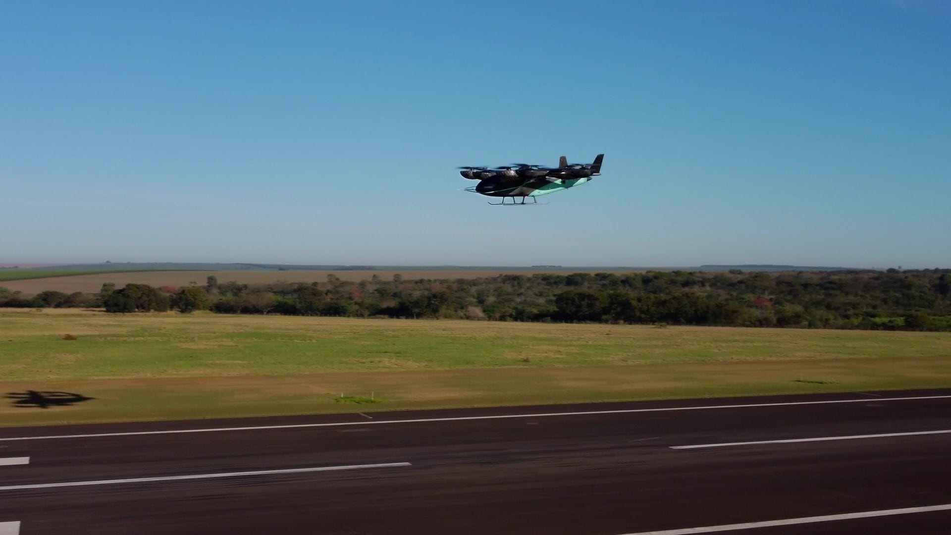 Embraer e Eve Air Mobility realizam voo teste de eVTOL em Gavião Peixoto - QTU Questões do Universo