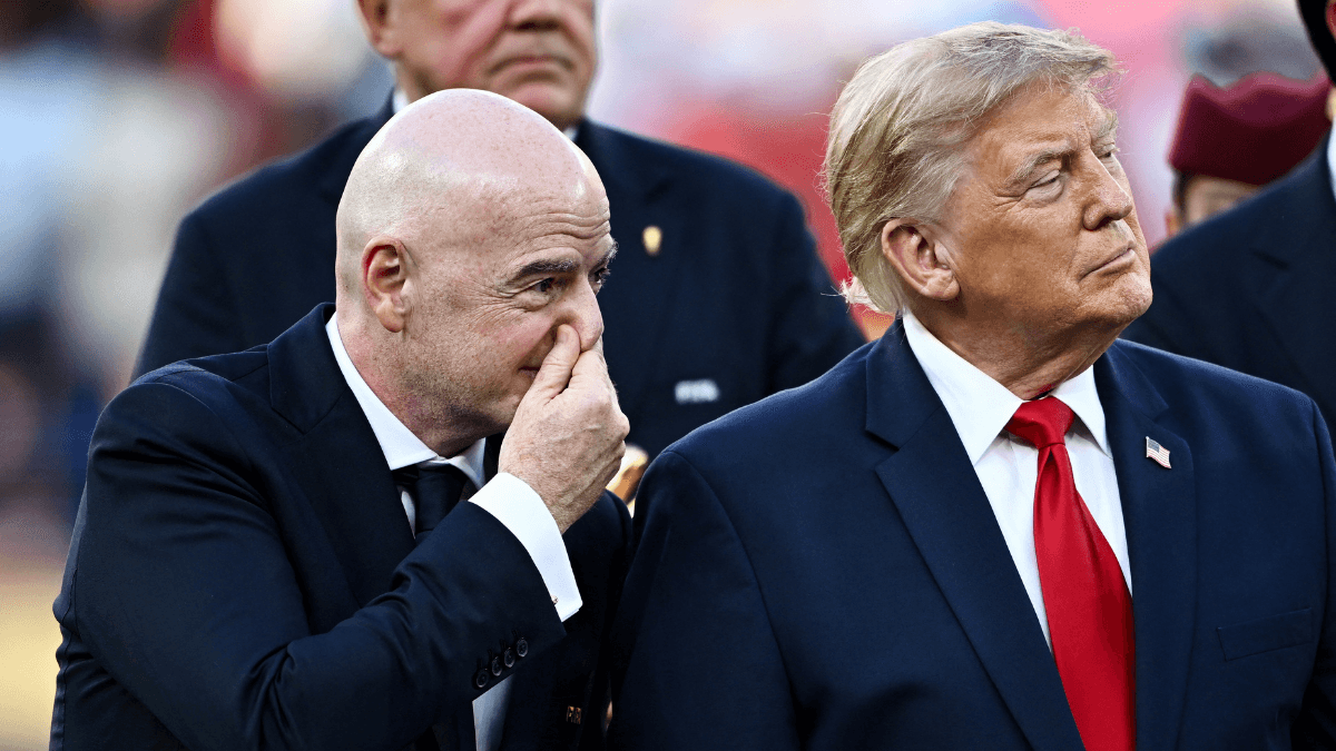 Infantino busca apoio de Trump para evitar queda na Fifa, revela jornal