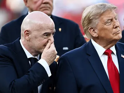 Infantino busca apoio de Trump para evitar queda na Fifa, revela jornal