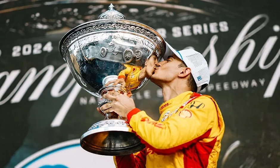 Palou comemora o título da temporada de 2023 da Indy