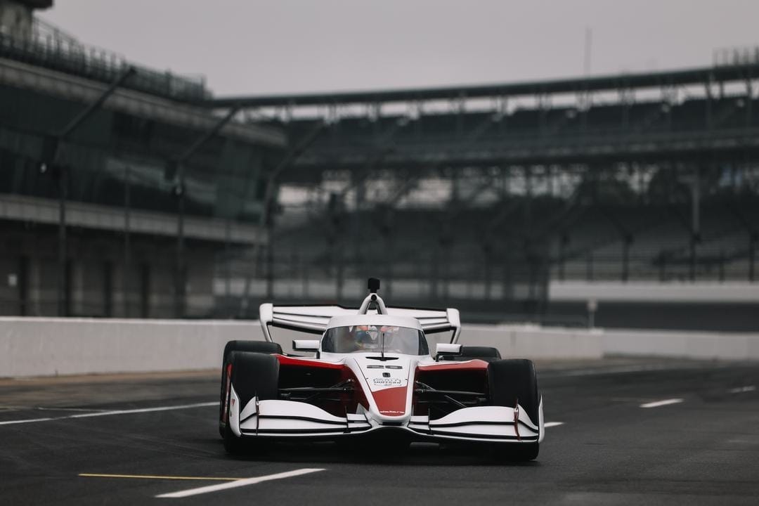 Palou e Rossi avaliam novo carro da Indy após primeiros testes - QTU Questões do Universo