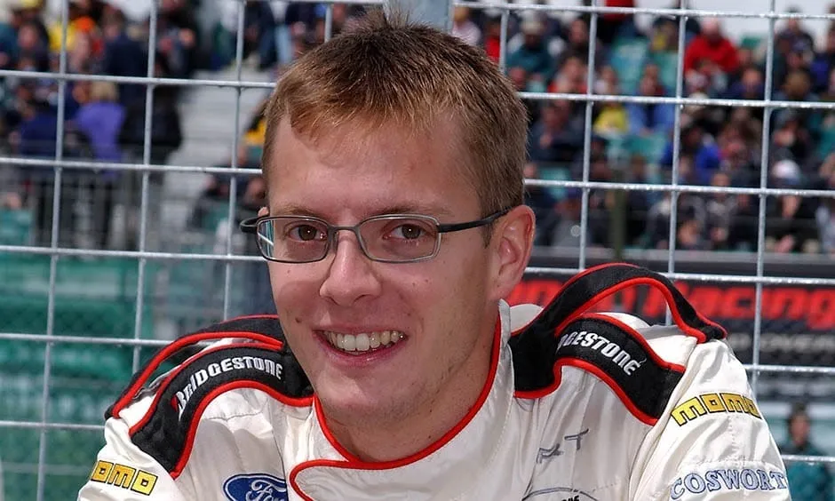 Sébastien Bourdais é Tetracampeão consecutivo da Champ Car World Series (2004, 2005, 2006 e 2007)