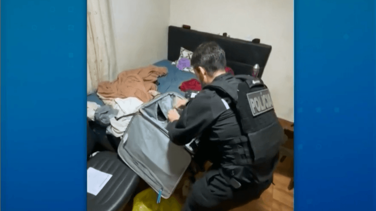 Adolescente é coagida a cometer suicídio durante transmissão ao vivo