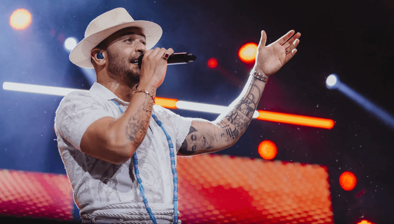 Diogo Nogueira sobe no palco da 3ª Festa do Dia dos Pais de Hortolândia - QTU Questões do Universo